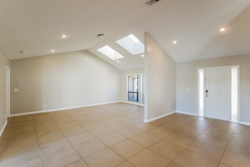 5,250/Mo, 11236 NW 7th St Coral Springs, FL 33071 Living Room View 2