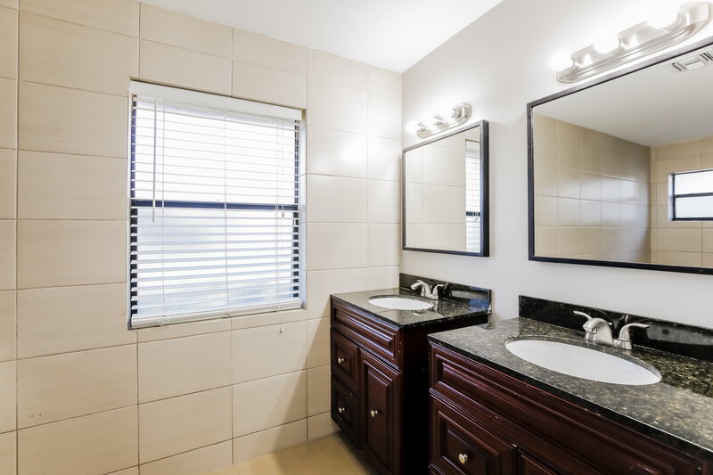 5,250/Mo, 11236 NW 7th St Coral Springs, FL 33071 Main Bathroom View