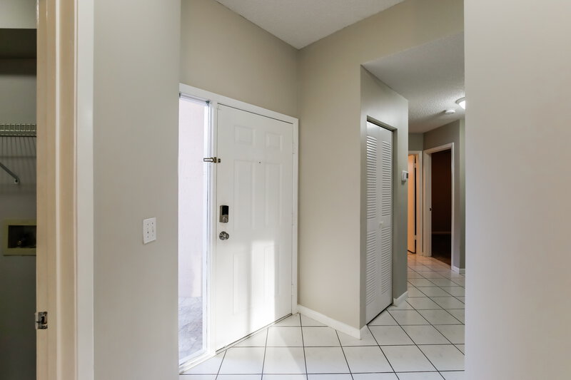 2,975/Mo, 4792 NW 5th Pl Coconut Creek, FL 33063 Living Room View 4