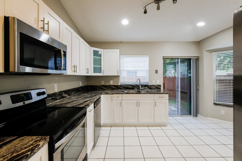 2,975/Mo, 4792 NW 5th Pl Coconut Creek, FL 33063 Kitchen View
