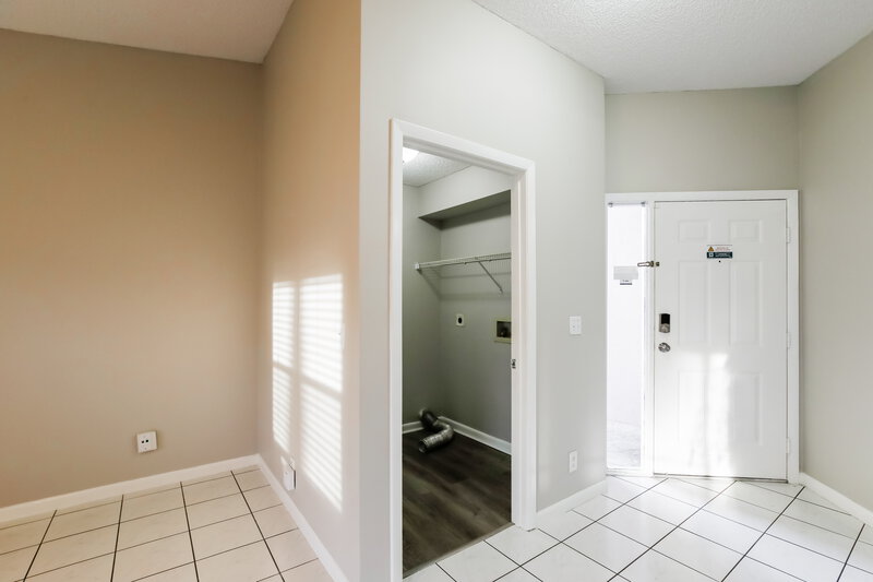 2,975/Mo, 4792 NW 5th Pl Coconut Creek, FL 33063 Laundry Room View