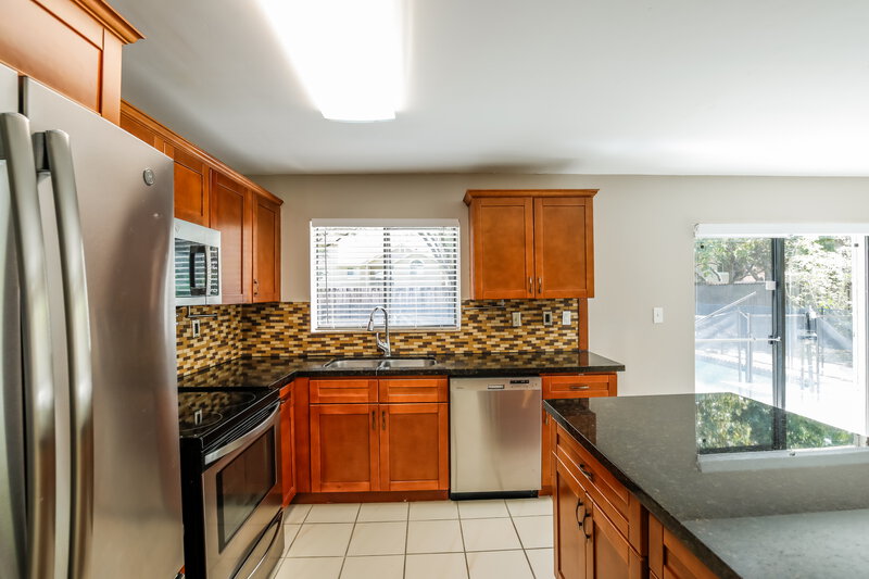 3,625/Mo, 10445 SW 158th Pl Miami, FL 33196 Kitchen View
