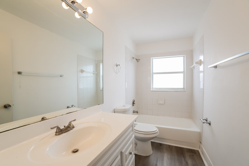 2,965/Mo, 14247 SW 177th St Miami, FL 33177 Bathroom View