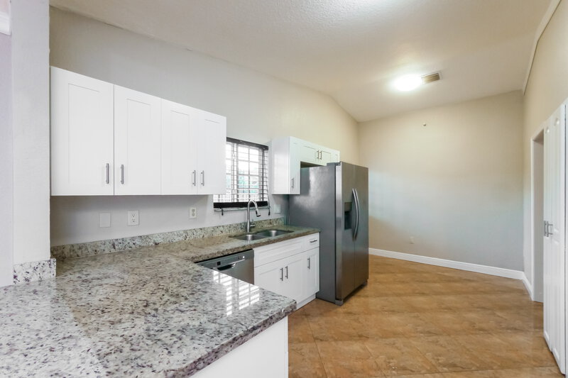 3,285/Mo, 12743 SW 207th Ter Miami, FL 33177 Kitchen View