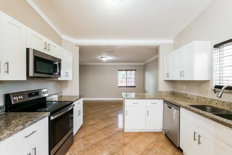 3,285/Mo, 12743 SW 207th Ter Miami, FL 33177 Kitchen View 2