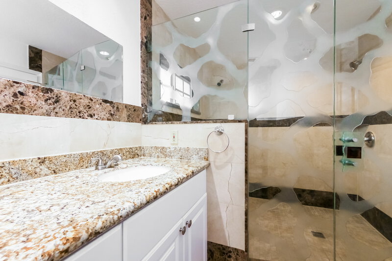 3,285/Mo, 12743 SW 207th Ter Miami, FL 33177 Main Bathroom View