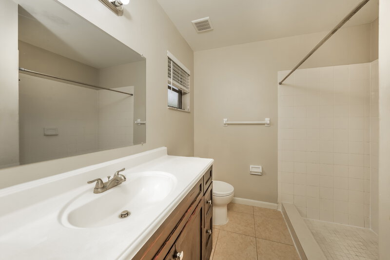 2,850/Mo, 1107 Widgeon Rd Wellington, FL 33414 Main Bathroom View