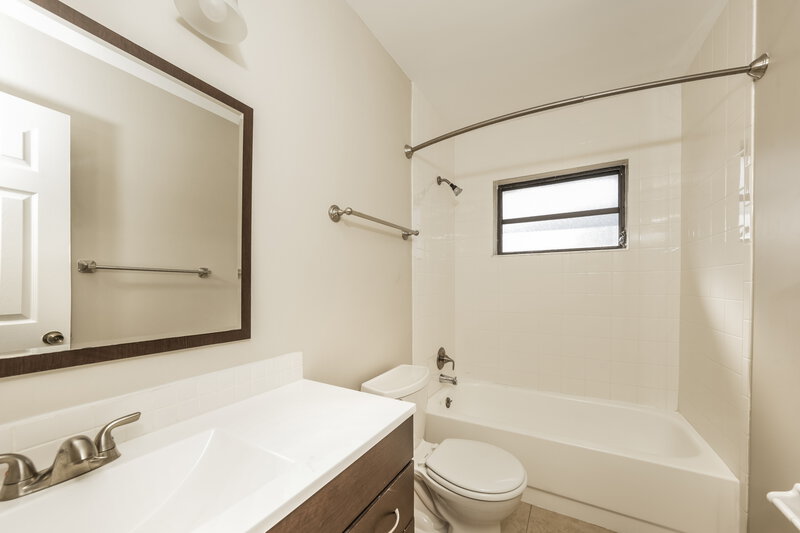 2,850/Mo, 1107 Widgeon Rd Wellington, FL 33414 Bathroom View