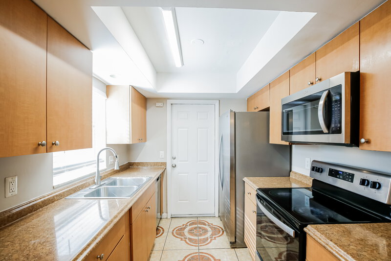 2,585/Mo, 1162 Fernlea Dr West Palm Beach, FL 33417 Kitchen View