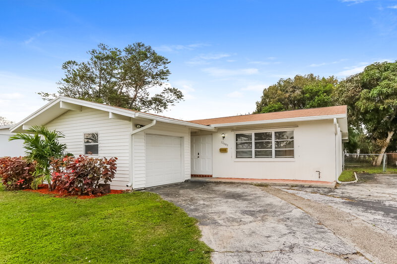 2,660/Mo, 12083 Dolphin Dr Palm Beach Gardens, FL 33410 Front View