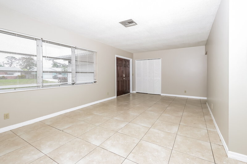 2,660/Mo, 12083 Dolphin Dr Palm Beach Gardens, FL 33410 Living Room View
