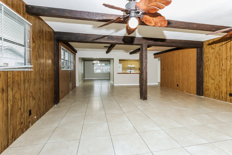 2,660/Mo, 12083 Dolphin Dr Palm Beach Gardens, FL 33410 Family Room View 2