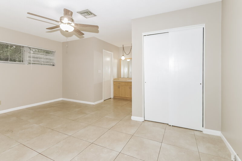 2,660/Mo, 12083 Dolphin Dr Palm Beach Gardens, FL 33410 Main Bedroom View
