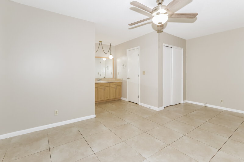 2,660/Mo, 12083 Dolphin Dr Palm Beach Gardens, FL 33410 Main Bedroom View 2