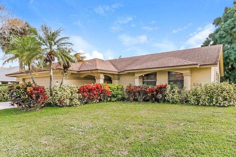 2,910/Mo, 13524 Brixham St Wellington, FL 33414 Front View