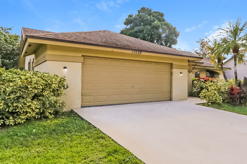 2,910/Mo, 13524 Brixham St Wellington, FL 33414 Front View 2
