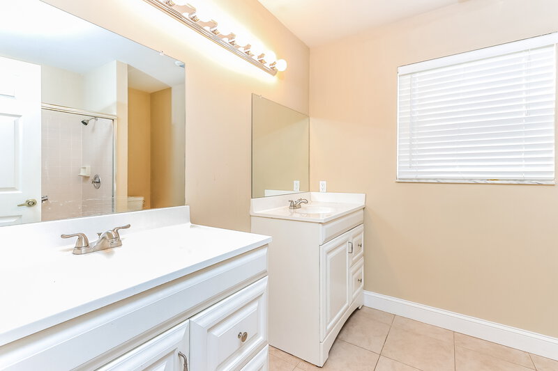 2,910/Mo, 13524 Brixham St Wellington, FL 33414 Main Bathroom View