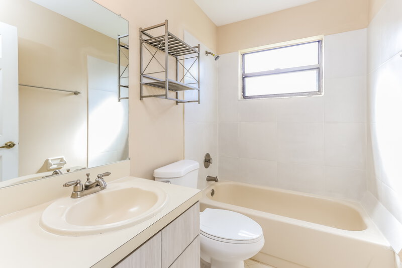 2,910/Mo, 13524 Brixham St Wellington, FL 33414 Bathroom View