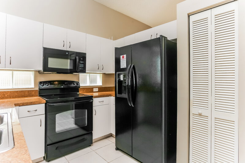 3,255/Mo, 15271 SW 51st St Davie, FL 33331 Kitchen View