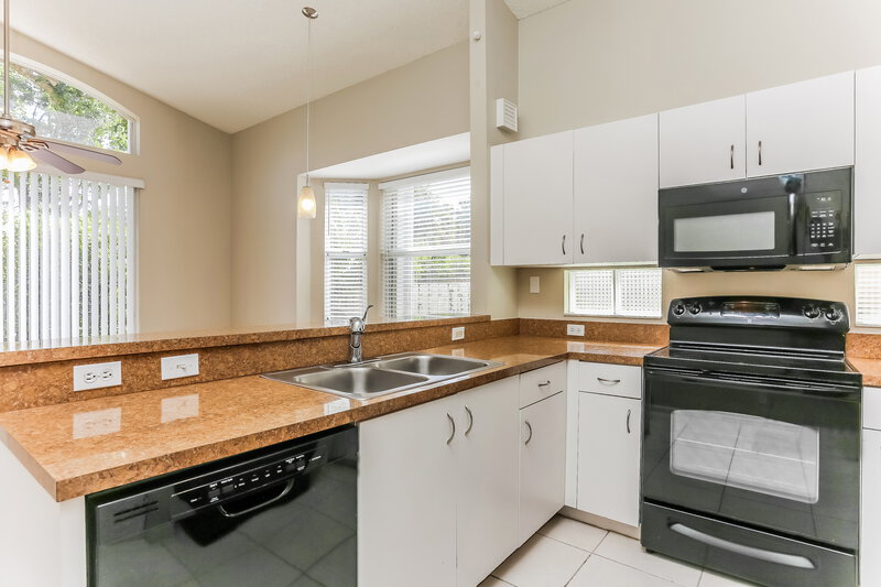 3,255/Mo, 15271 SW 51st St Davie, FL 33331 Kitchen View 2