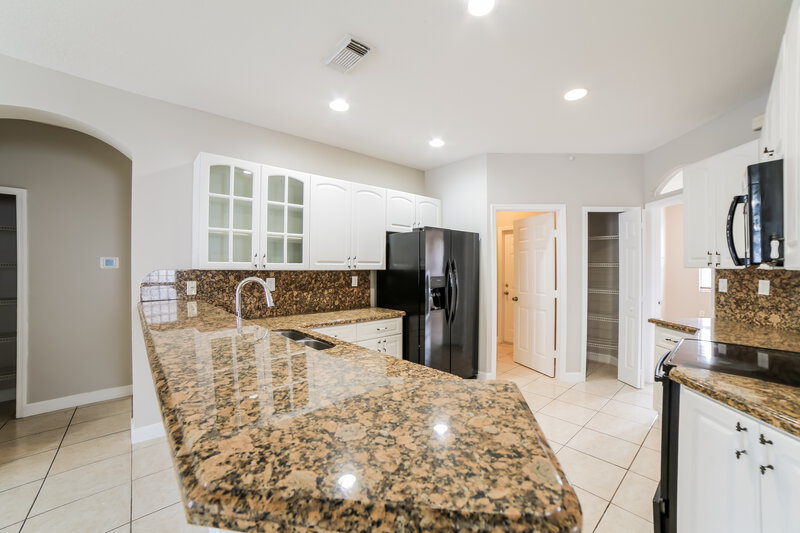 3,500/Mo, 16021 SW 43rd Ter Miami, FL 33185 Kitchen View