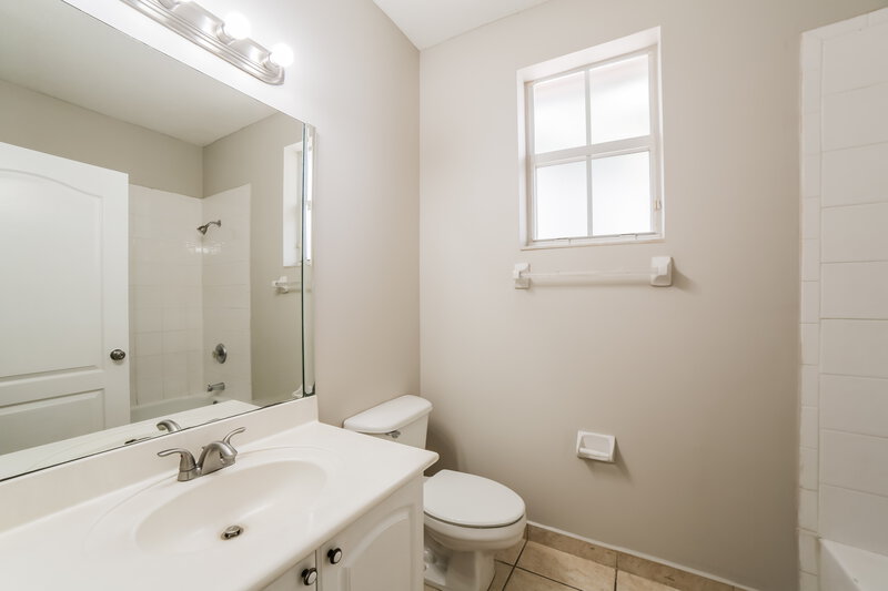 3,500/Mo, 16021 SW 43rd Ter Miami, FL 33185 Bathroom View