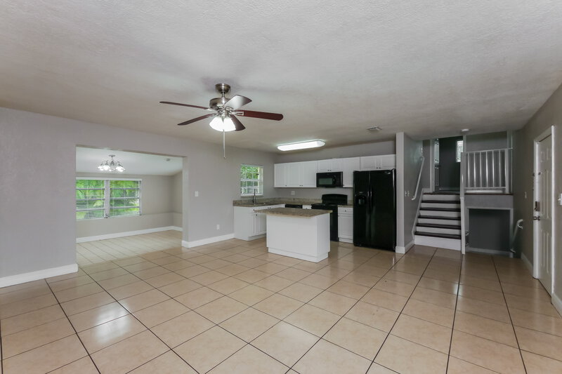 3,155/Mo, 20255 NE 12th Ave Miami, FL 33179 Living Room View