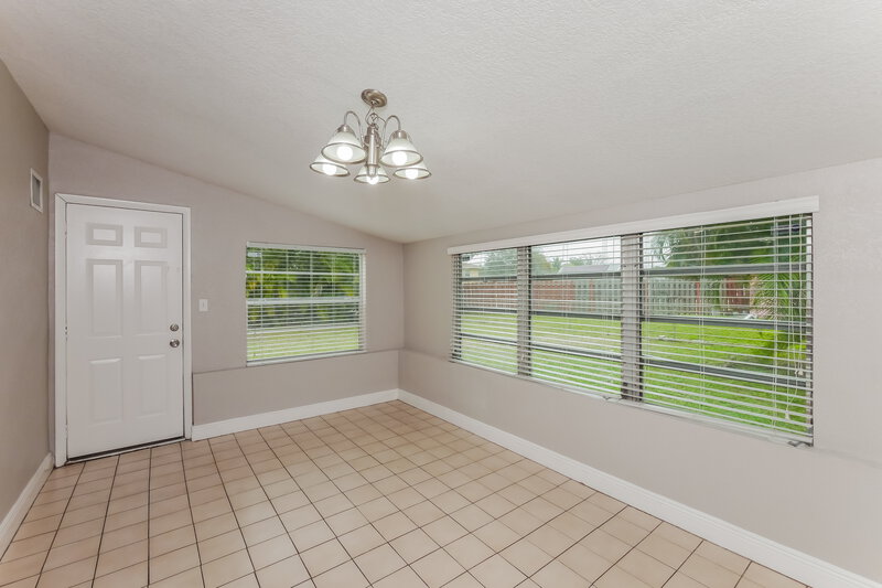3,155/Mo, 20255 NE 12th Ave Miami, FL 33179 Dining Room View