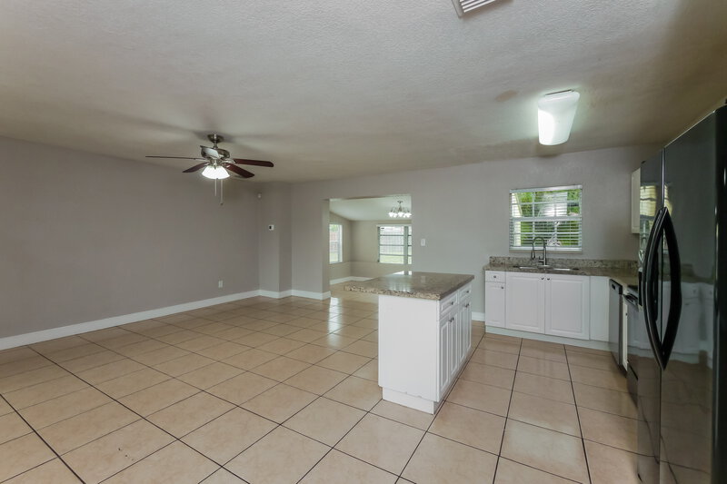 3,155/Mo, 20255 NE 12th Ave Miami, FL 33179 Kitchen View
