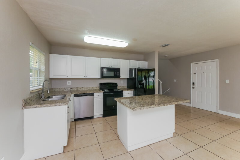3,155/Mo, 20255 NE 12th Ave Miami, FL 33179 Kitchen View 2