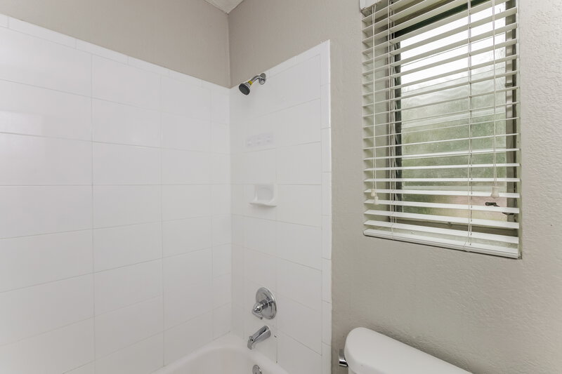 3,155/Mo, 20255 NE 12th Ave Miami, FL 33179 Bathroom View