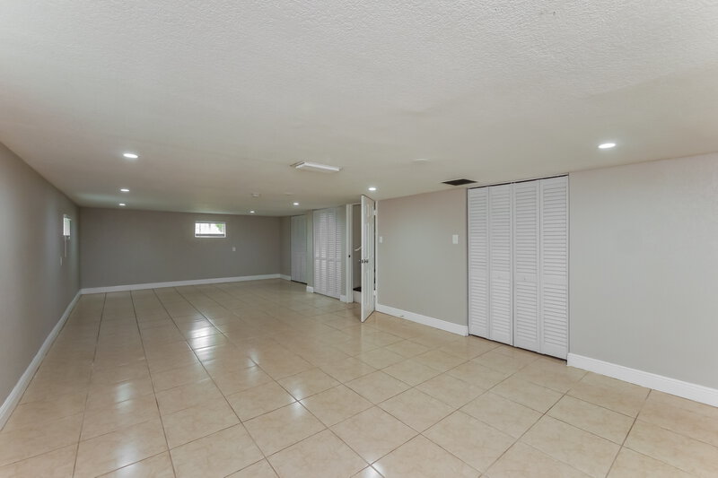 3,155/Mo, 20255 NE 12th Ave Miami, FL 33179 Basement View