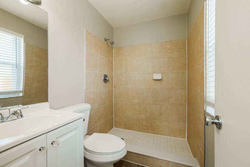 2,545/Mo, 295 Cherry St Palm Beach Gardens, FL 33410 Bathroom View