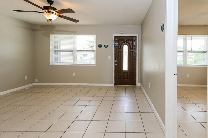 2,780/Mo, 300 Cherry St Palm Beach Gardens, FL 33410 Living Room View