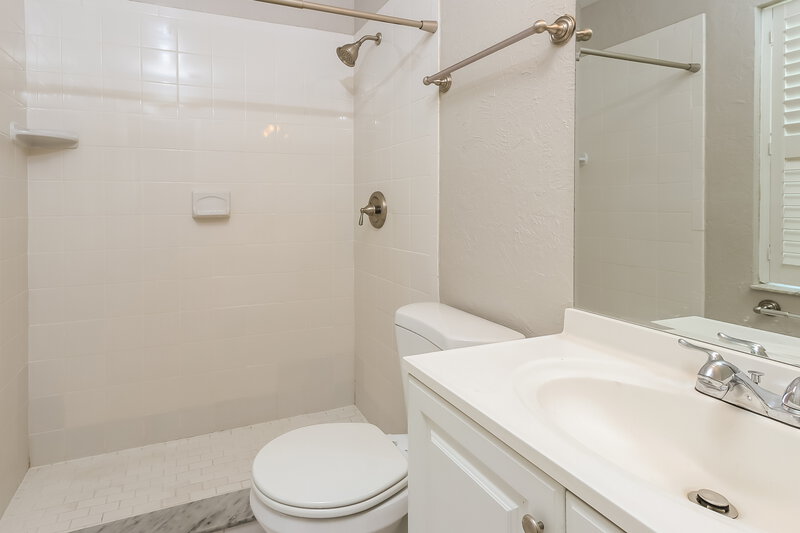 2,780/Mo, 300 Cherry St Palm Beach Gardens, FL 33410 Bathroom View 2