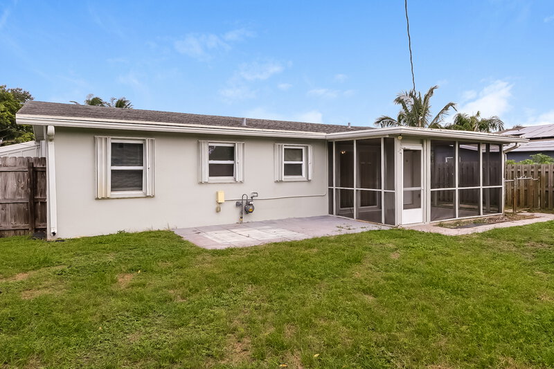2,780/Mo, 300 Cherry St Palm Beach Gardens, FL 33410 Rear View