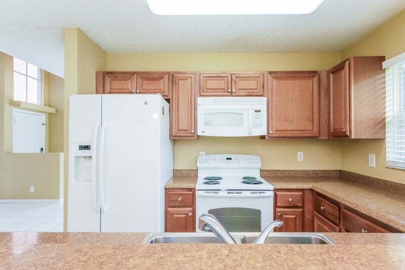 3,240/Mo, 3275 W Buena Vista Dr Margate, FL 33063 Kitchen View 2