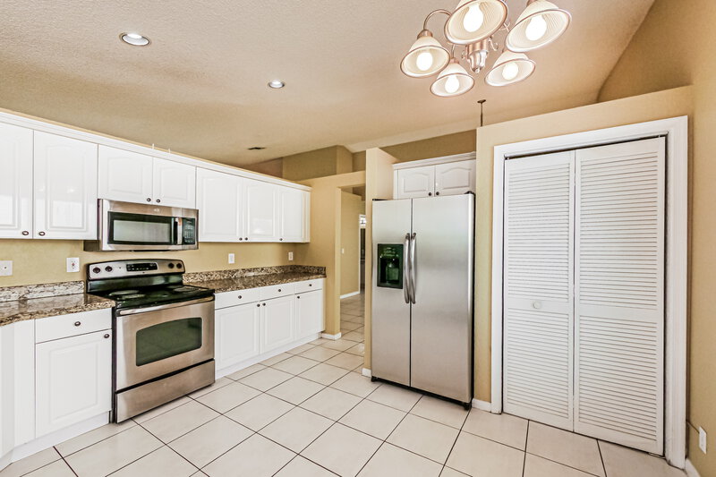 4,255/Mo, 5339 NW 99th Ln Coral Springs, FL 33076 Kitchen View 2