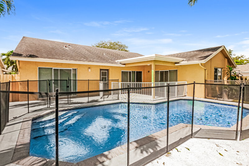 4,255/Mo, 5339 NW 99th Ln Coral Springs, FL 33076 Rear View