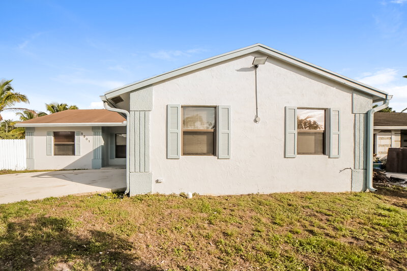 4,910/Mo, 5901 Lincoln Cir W Lake Worth, FL 33463 External View