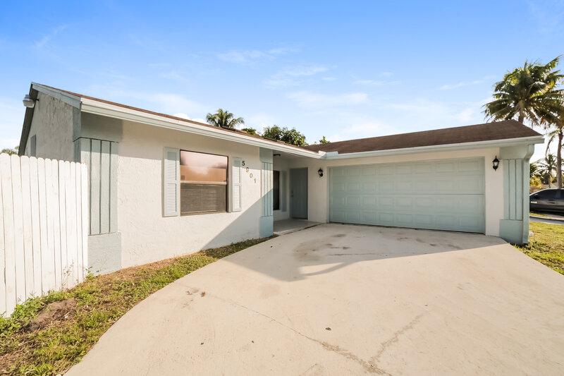 4,910/Mo, 5901 Lincoln Cir W Lake Worth, FL 33463 Front View