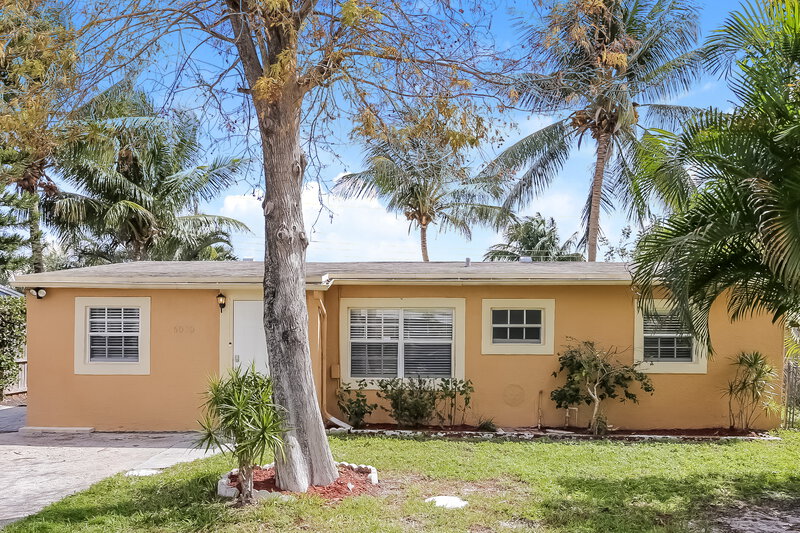 3,930/Mo, 6020 NE 3rd Ter Oakland Park, FL 33334 External View