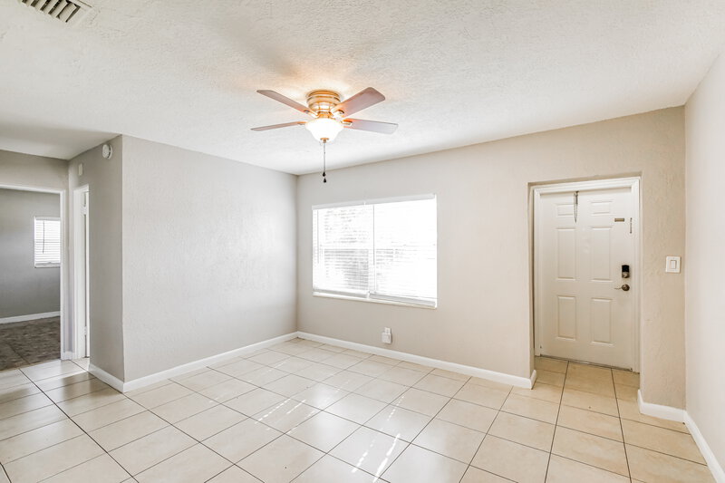 3,095/Mo, 6020 NE 3rd Ter Oakland Park, FL 33334 Living Room View
