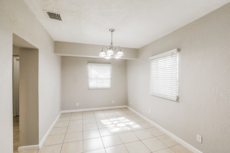 3,095/Mo, 6020 NE 3rd Ter Oakland Park, FL 33334 Dining Room View 2