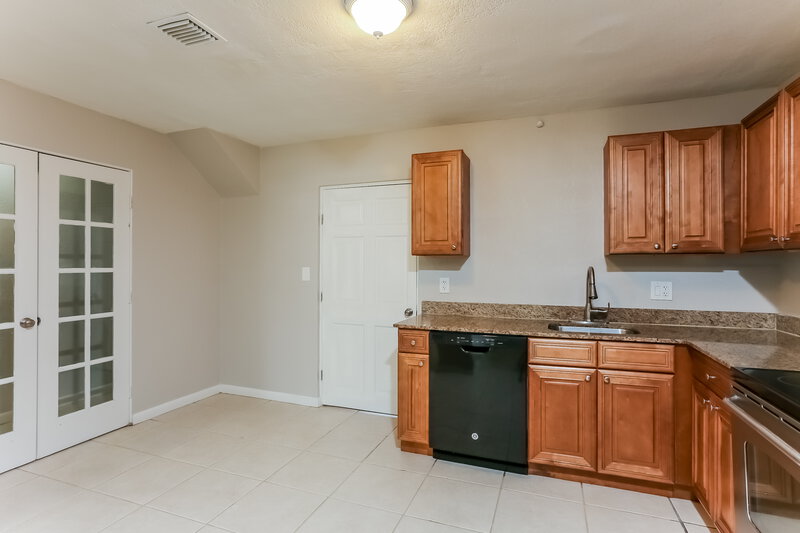 3,930/Mo, 6020 NE 3rd Ter Oakland Park, FL 33334 Kitchen View