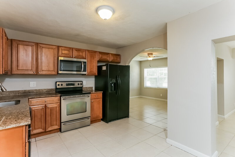 3,930/Mo, 6020 NE 3rd Ter Oakland Park, FL 33334 Kitchen View 2
