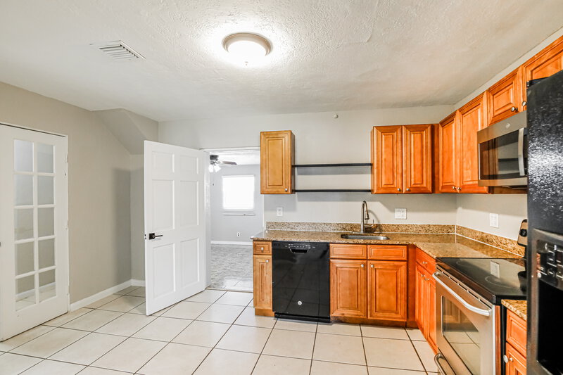 3,095/Mo, 6020 NE 3rd Ter Oakland Park, FL 33334 Kitchen View 2