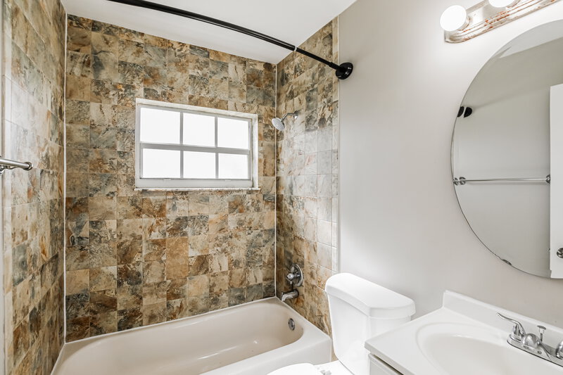 3,095/Mo, 6020 NE 3rd Ter Oakland Park, FL 33334 Main Bathroom View