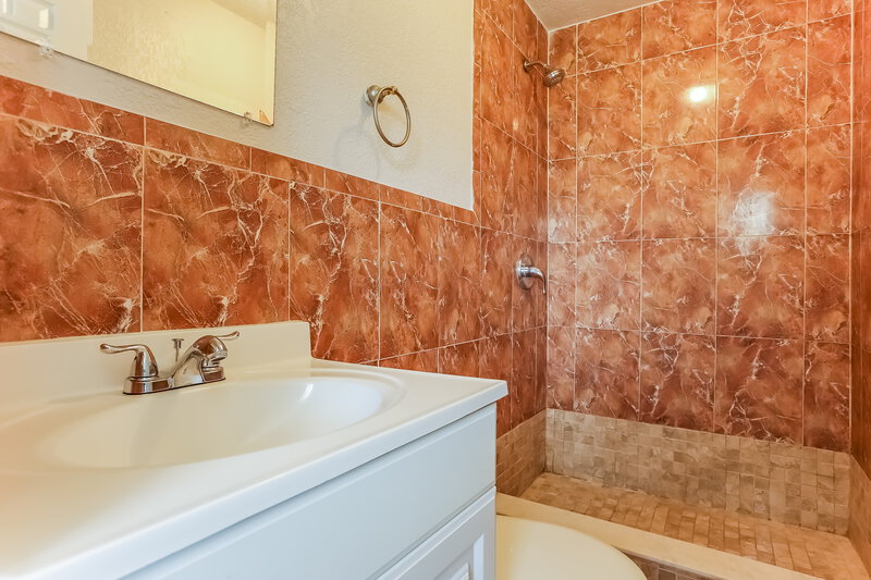 3,930/Mo, 6020 NE 3rd Ter Oakland Park, FL 33334 Main Bathroom View