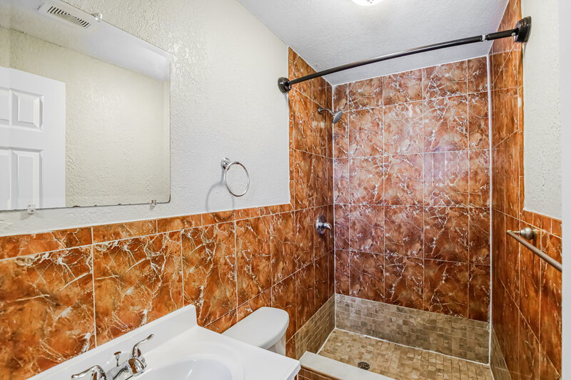 3,095/Mo, 6020 NE 3rd Ter Oakland Park, FL 33334 Bathroom View